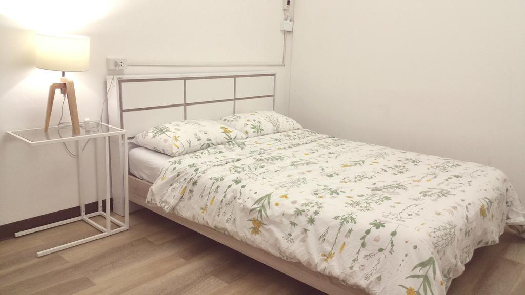 Green Home Hostel And Massage Bangkok Bagian luar foto