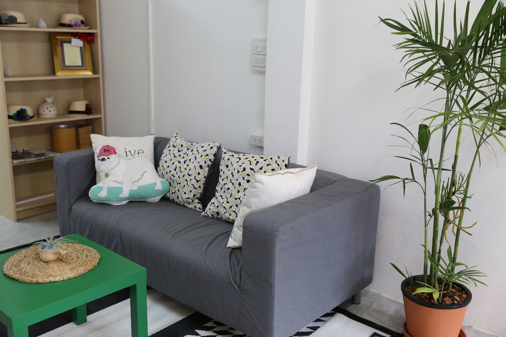 Green Home Hostel And Massage Bangkok Bagian luar foto