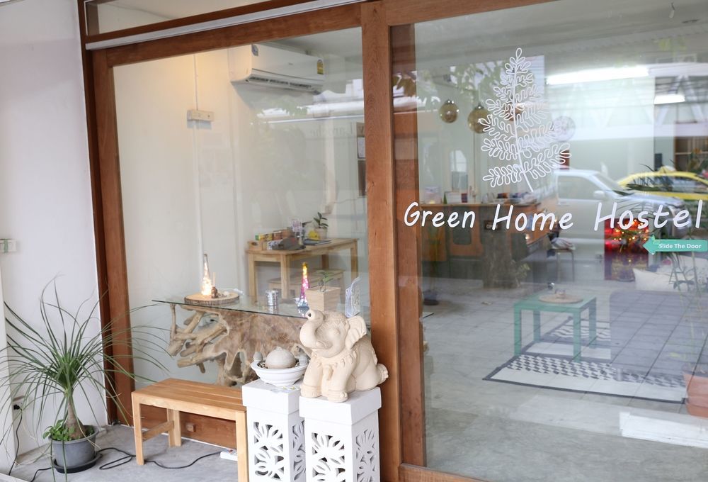 Green Home Hostel And Massage Bangkok Bagian luar foto