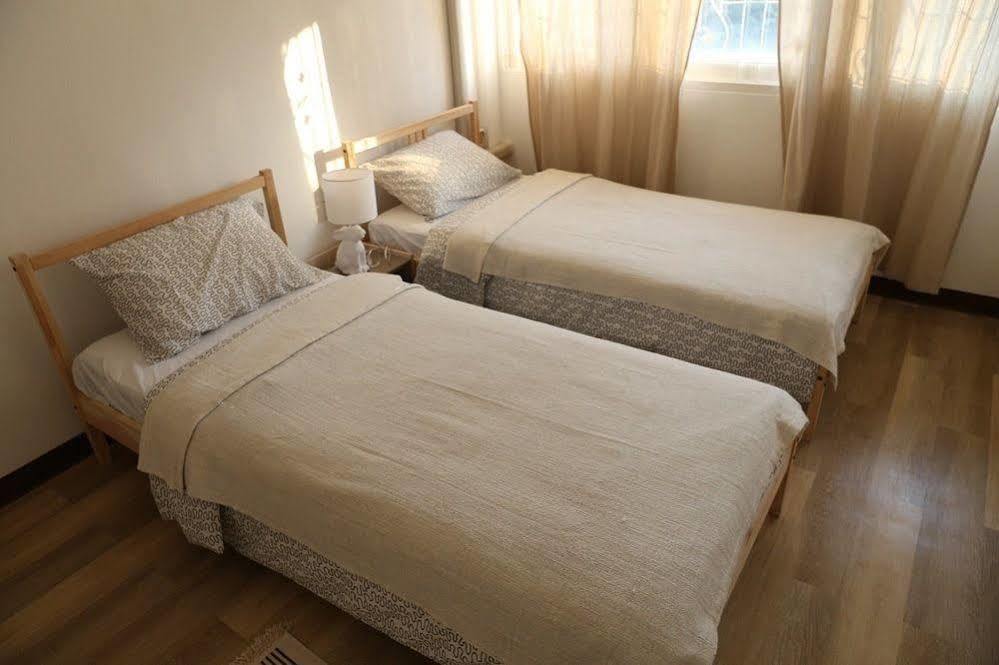 Green Home Hostel And Massage Bangkok Bagian luar foto